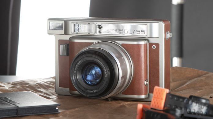 Lomography’s new Instax rival has been dubbed the ‘excellent quick digicam on earth’… by Lomography